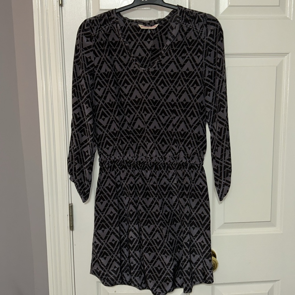 Rebecca Taylor, size 8, gray and black diamond silk dress with a cut out back